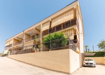 Edificio all\'aperto - Casa semi indipendente via tacito
 
5, Siracusa - foto 28