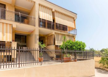 Edificio all\'aperto - Casa semi indipendente via tacito
 
5, Siracusa - foto 2