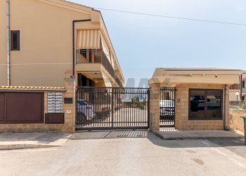 Edificio all\'aperto - Casa semi indipendente via tacito
 
5, Siracusa - foto 1