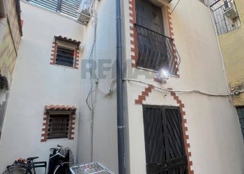 Edificio all\'aperto - Casa indipendente VIA VINCENZO MOSCUZZA
 
9, Siracusa - foto 16