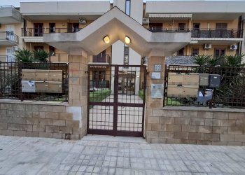 Edificio all\'aperto - Trilocale Via Leonardo Sciascia
 
13, Floridia - foto 2