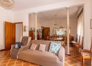 Sala da pranzo - Casa indipendente Via Giovanni Pascoli
 
11, Rosolini - foto 9