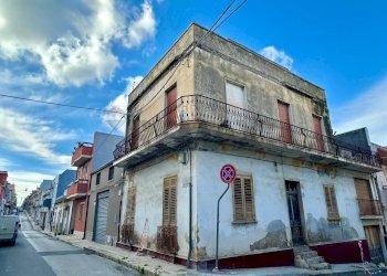 Edificio all\'aperto - Casa indipendente Via Giacomo dei Medici
 
84, Pachino - foto 1