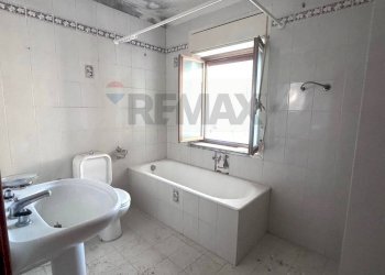 Bagno - Quadrilocale Via San Giovanni
 
18, Melilli - foto 12