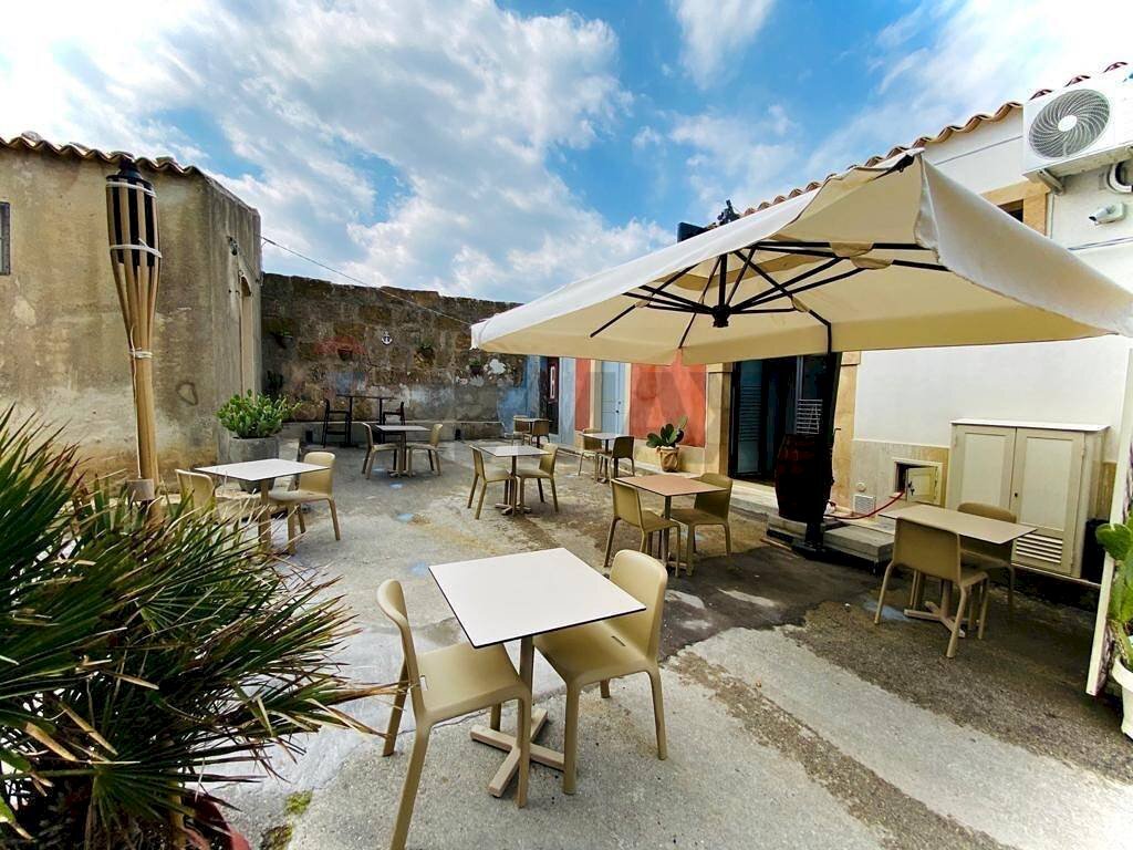 Terrazza - Locale Commerciale cortile Fortuna via Elsa Morante
 
snc, Avola - foto 1