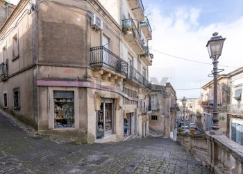 Edificio all\'aperto - Negozio via maestranza
 
31, Palazzolo Acreide - foto 45