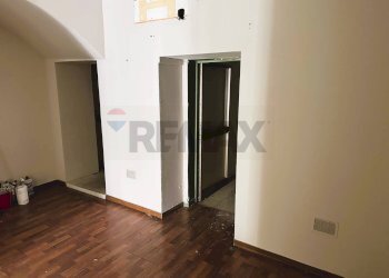 Stanza vuota - Locale Commerciale via principe umberto
 
213, Augusta - foto 8