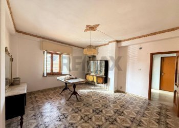 Sala da pranzo - Quadrilocale via Pentapoli
 
12, Priolo Gargallo - foto 2