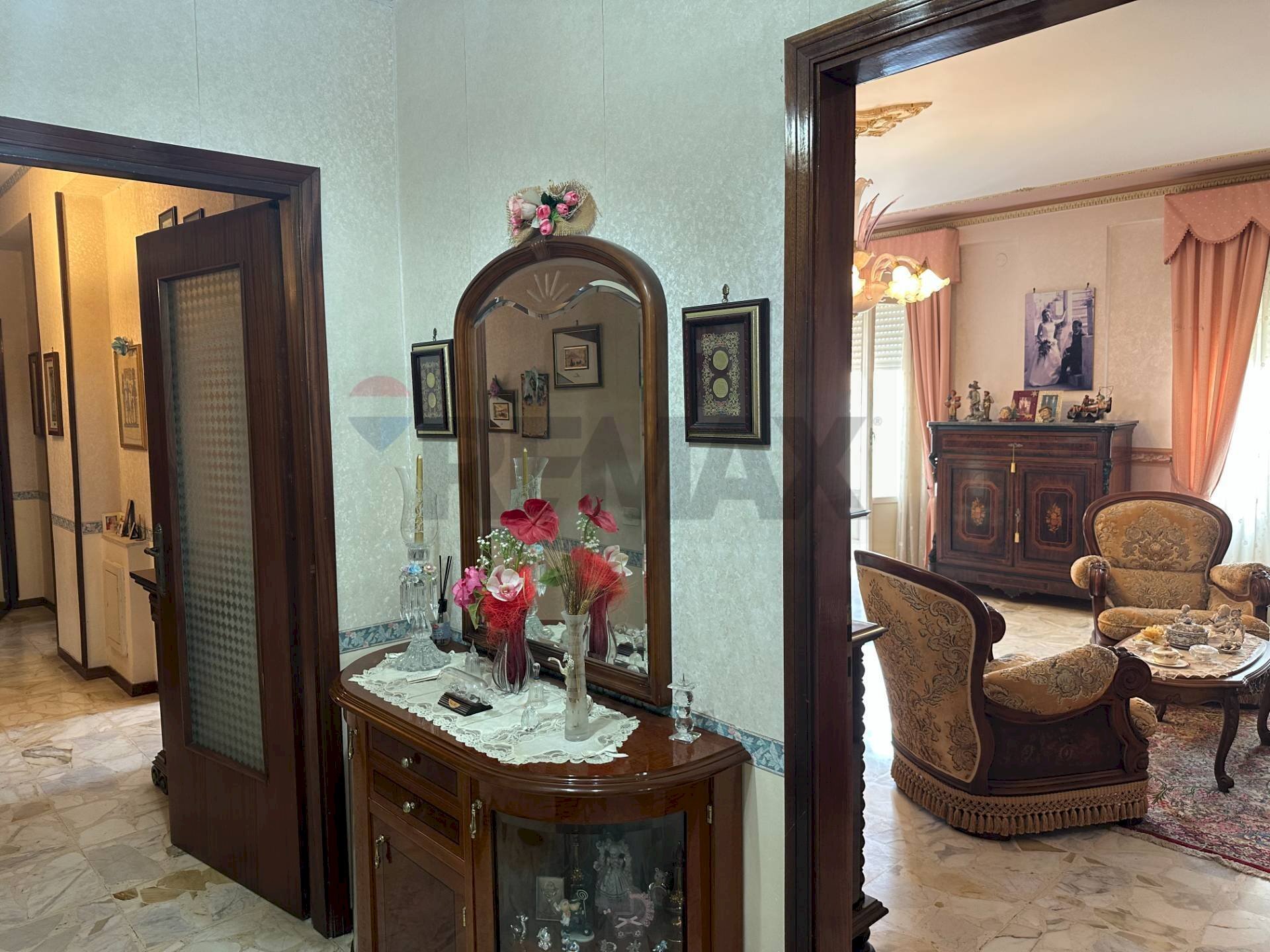 Hall / corridoio - Four-room apartment Viale dei comuni
 
131, Siracusa - photo 3