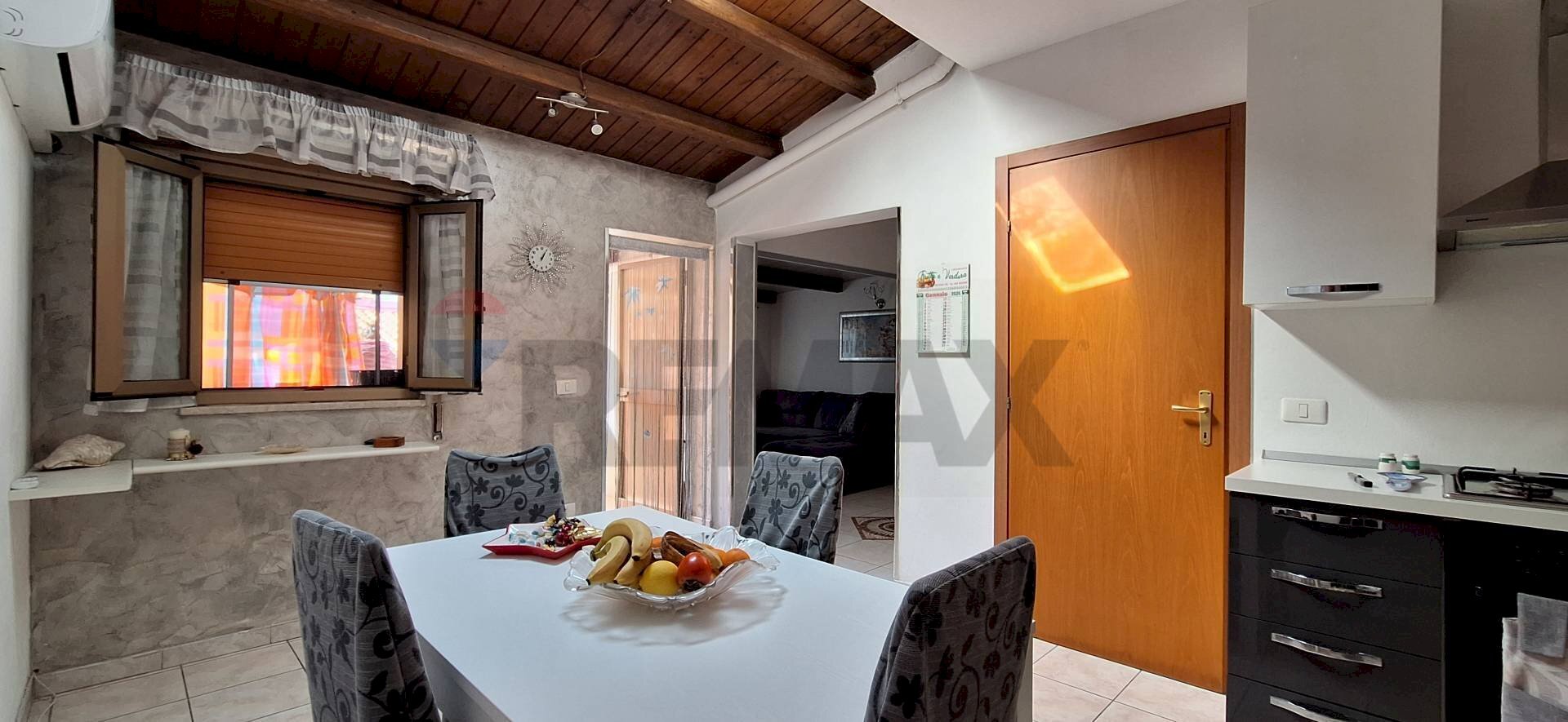 Sala da pranzo - Appartamento Via U. Foscolo
 
37, Pachino - foto 1