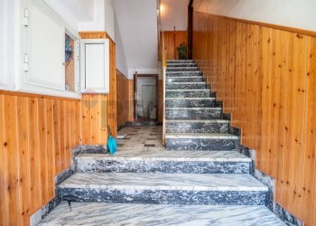 Scale - Independent house Piazza Vittorio Veneto
 
28, Lentini - photo 6