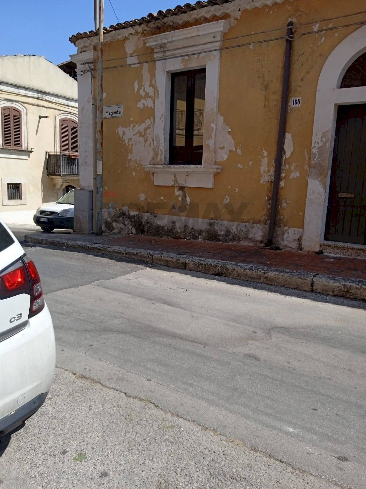 Edificio all\'aperto - Casa indipendente Via Magenta
 
166, Canicattini Bagni - foto 3