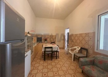 Sala da pranzo - Casa indipendente VIA GAGGINI
 
14, Santa Croce Camerina - foto 2