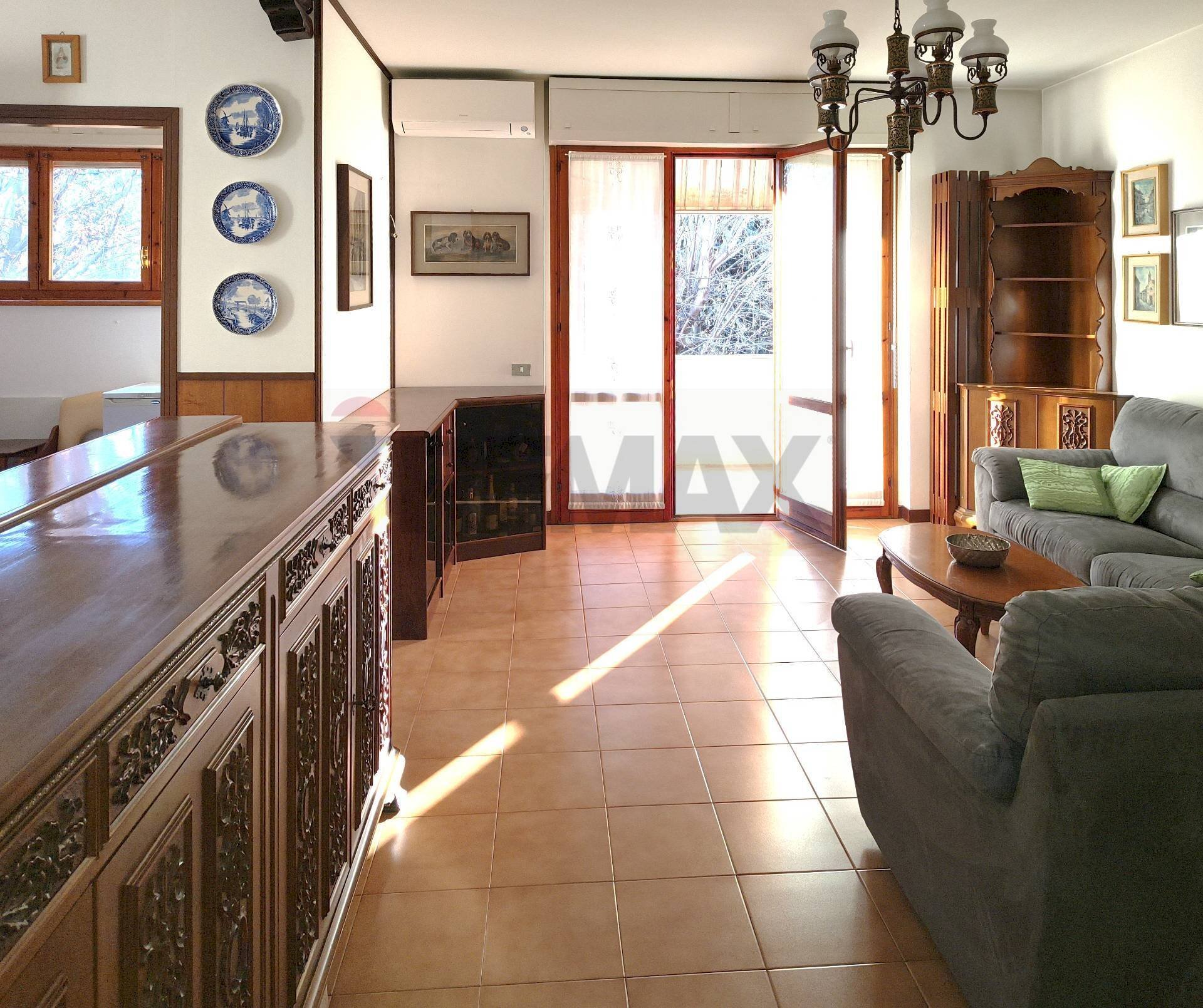 Soggiorno - Four-room apartment Via Divisione Acqui
 
5, Almè - photo 2