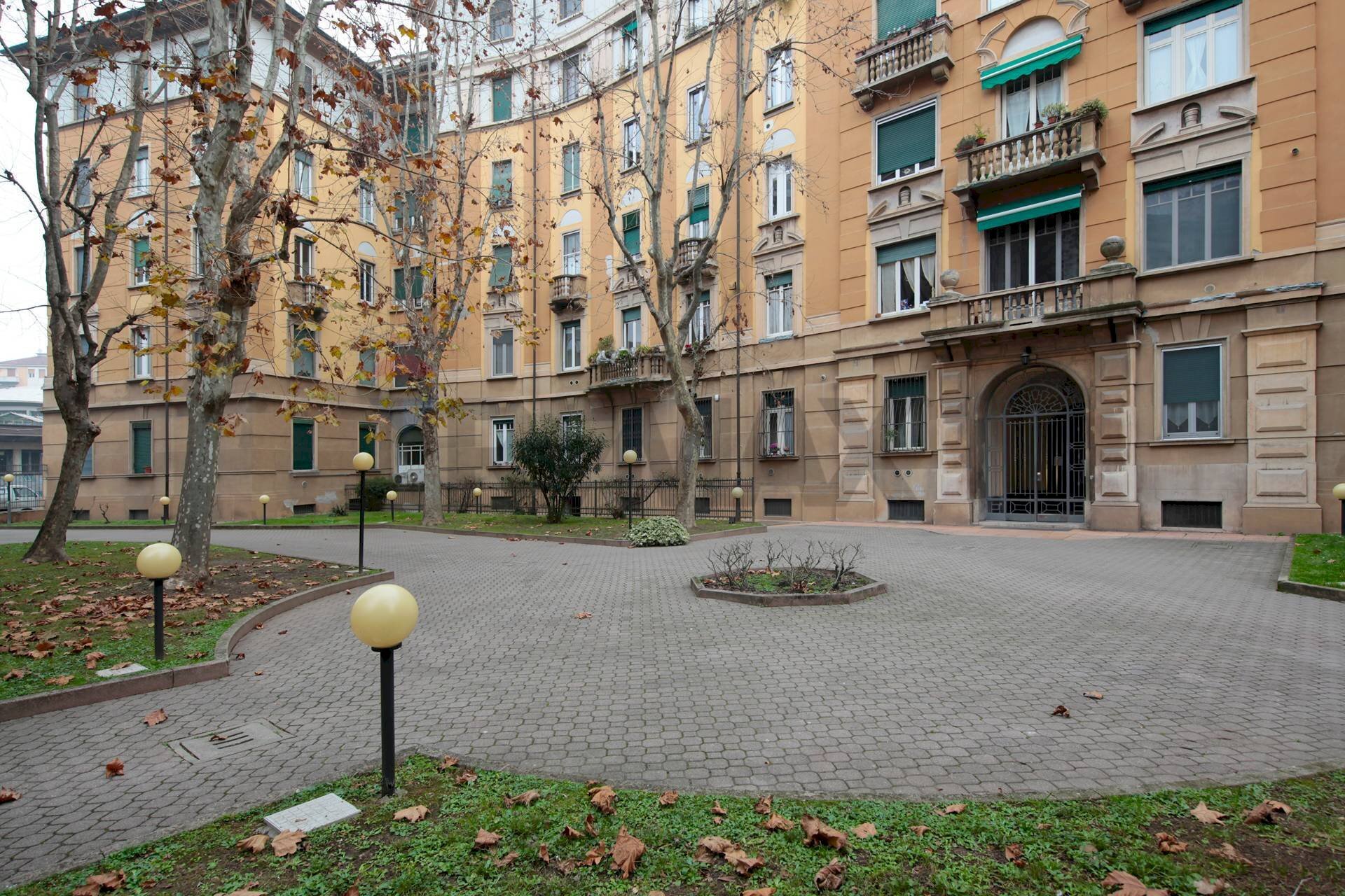 Edificio all\'aperto - Trilocale Via Tertulliano
 
37, Milano - foto 2