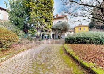 Giardino - Villa Via De Amicis
 
6, Venegono Superiore - foto 1