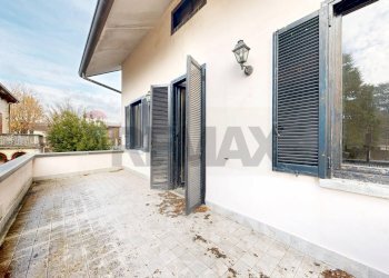 Terrazza - Villa Via De Amicis
 
6, Venegono Superiore - foto 23