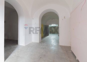 Hall / corridoio - Locale Commerciale Via Giorgio Castriota
 
2, Palermo - foto 4