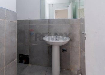 Bagno - Locale Commerciale Via Giorgio Castriota
 
2, Palermo - foto 11