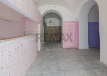 Hall / corridoio - Locale Commerciale Via Giorgio Castriota
 
2, Palermo - foto 12