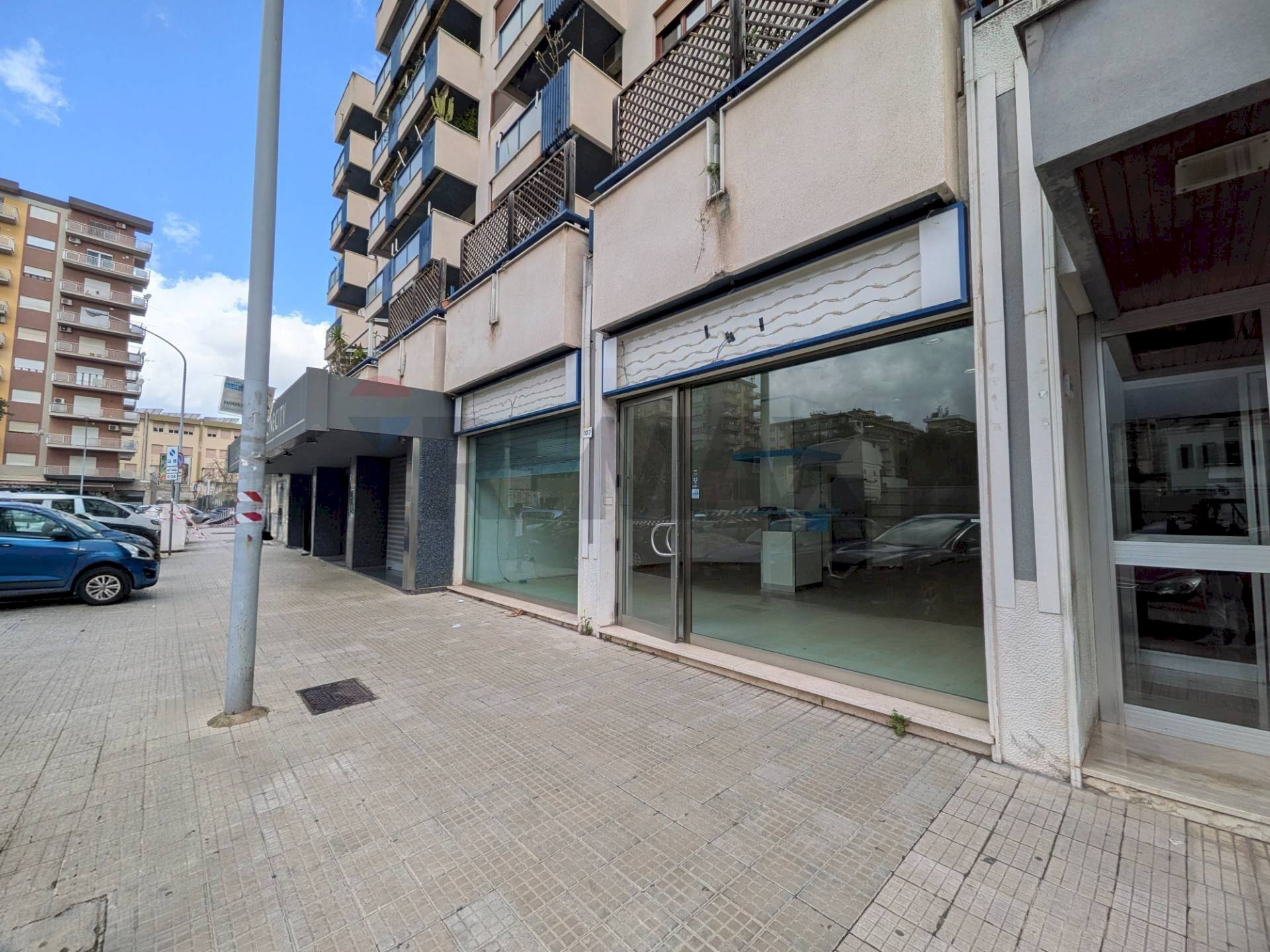 Edificio all\'aperto - Commercial Premises Via Ausonia
 
107, Palermo - photo 1