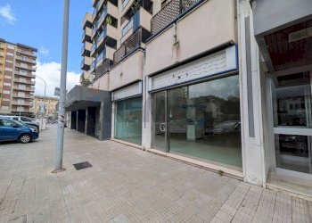 Edificio all\'aperto - Locale Commerciale Via Ausonia
 
107, Palermo - foto 1