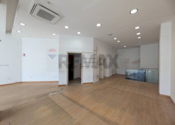 Stanza vuota - Locale Commerciale Via Ausonia
 
107, Palermo - foto 8