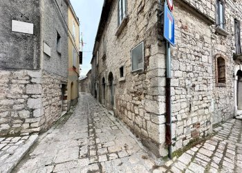 Edificio all\'aperto - Semi-detached house via Sannio
 
34, Ferrazzano - photo 1