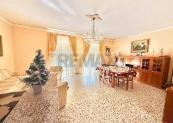 Sala da pranzo - Quadrilocale Via Bronte
 
19, Palermo - foto 7