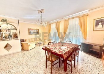 Sala da pranzo - Quadrilocale Via Bronte
 
19, Palermo - foto 1