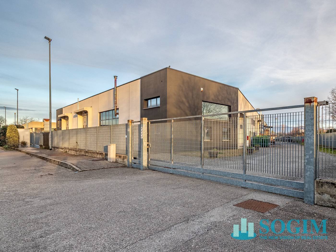 Foto 1 - Capannone Via Sant'agata
 
51/B, Mariano Comense - foto 1