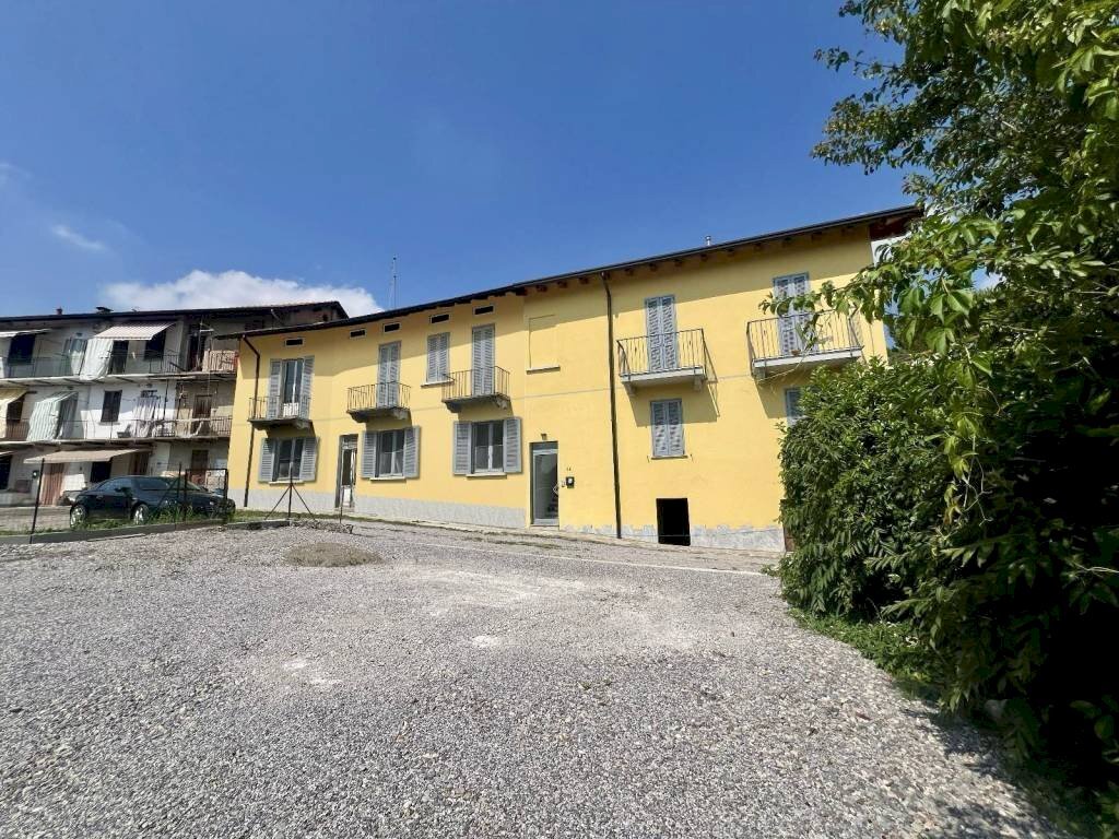 Facciata - Appartamento via Volturno, 28, Varese (zona Bobbiate) - foto 1