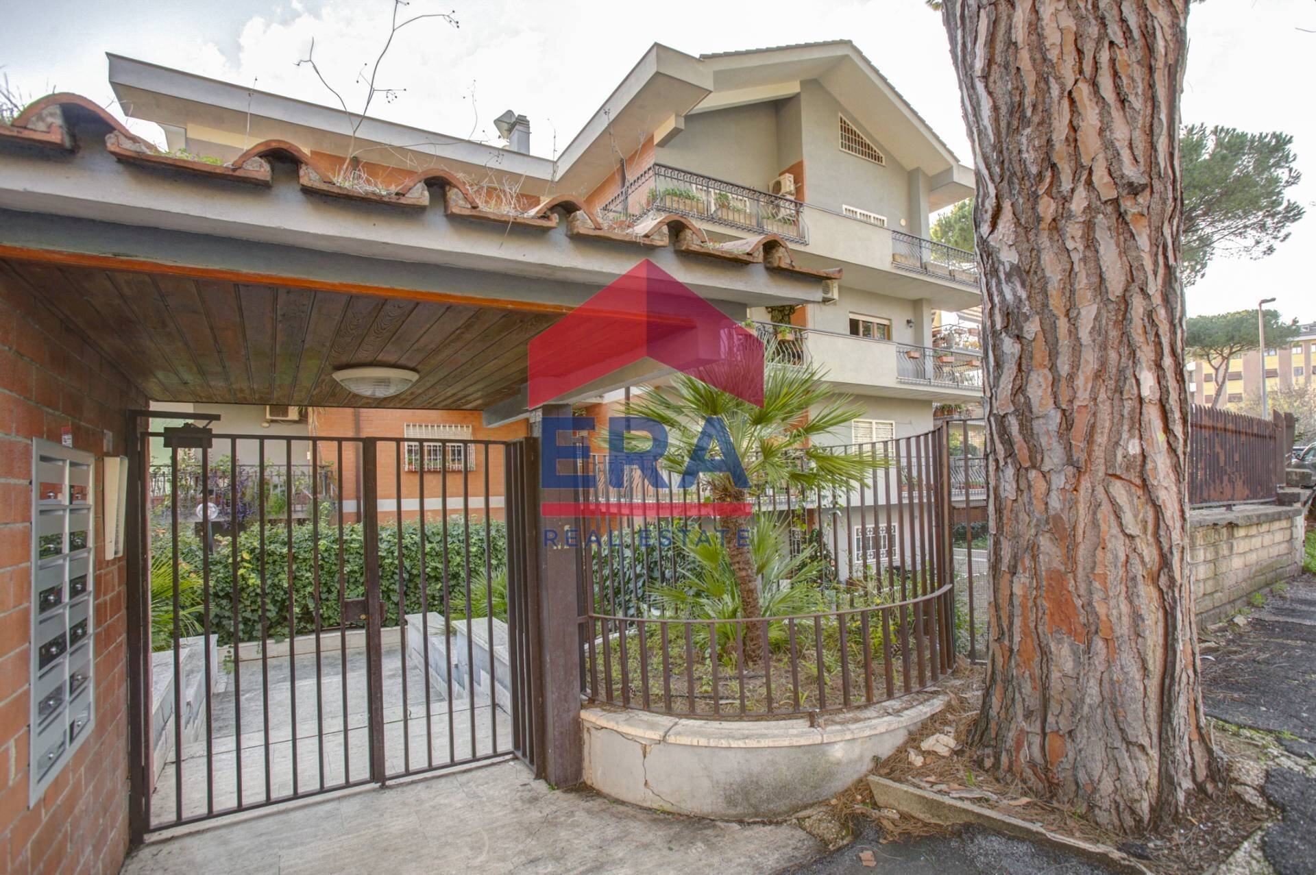 INGRESSO ESTERNO - Appartamento Via Padre G.A.Filippini
 
151, Roma - foto 3