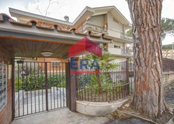 INGRESSO ESTERNO - Appartamento Via Padre G.A.Filippini
151, Roma - foto 3