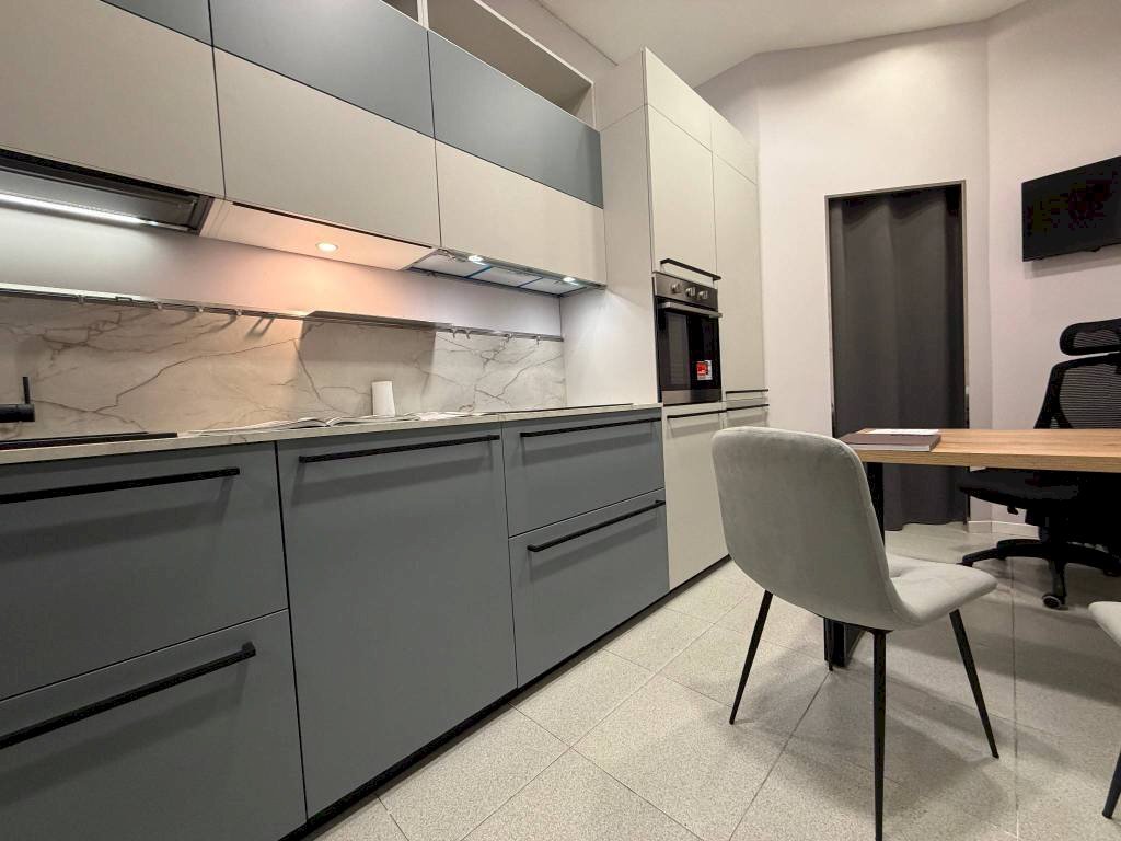 Interno non residenziale - Negozio piazza Albertina, 19, Genova (zona Sestri Ponente) - foto 1