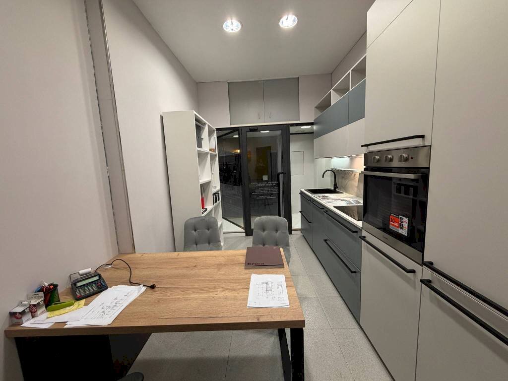Interno non residenziale - Negozio piazza Albertina, 19, Genova (zona Sestri Ponente) - foto 2