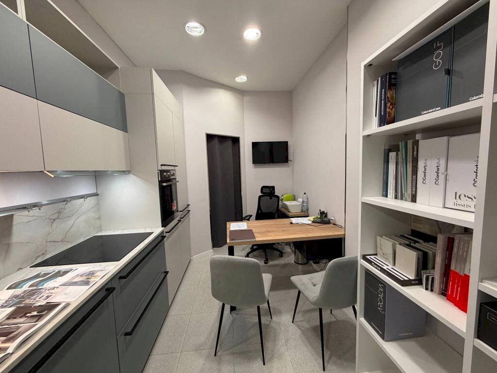 Interno non residenziale - Negozio piazza Albertina, 19, Genova (zona Sestri Ponente) - foto 3