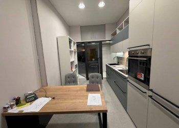 Interno non residenziale - Negozio piazza Albertina, 19, Genova (zona Sestri Ponente) - foto 2