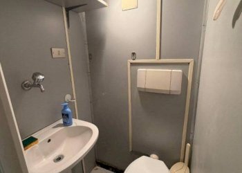 Bagno - Negozio piazza Albertina, 19, Genova (zona Sestri Ponente) - foto 4