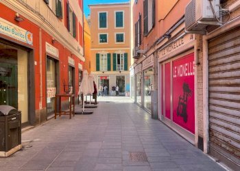 Zona - Negozio piazza Albertina, 19, Genova (zona Sestri Ponente) - foto 5