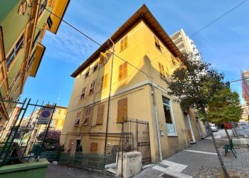 Facciata - Quadrilocale viale Carlo Canepa, Genova (zona Sestri Ponente) - foto 23