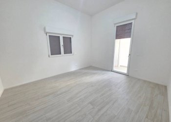 Camera da letto - Bilocale piazza Camillo Benso di Cavour, Signa - foto 12