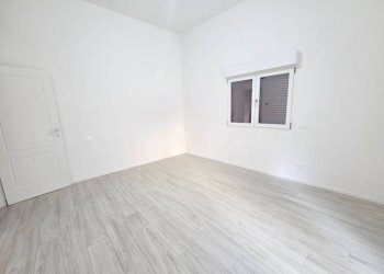 Camera da letto - Bilocale piazza Camillo Benso di Cavour, Signa - foto 13