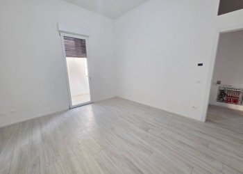 Camera da letto - Bilocale piazza Camillo Benso di Cavour, Signa - foto 15