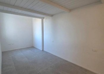 Stanza non arredata - Trilocale piazza Camillo Benso di Cavour, Signa - foto 19