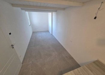 Stanza non arredata - Trilocale piazza Camillo Benso di Cavour, Signa - foto 27