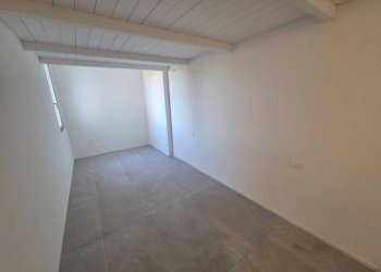 Camera da letto - Trilocale piazza Camillo Benso di Cavour, Signa - foto 28