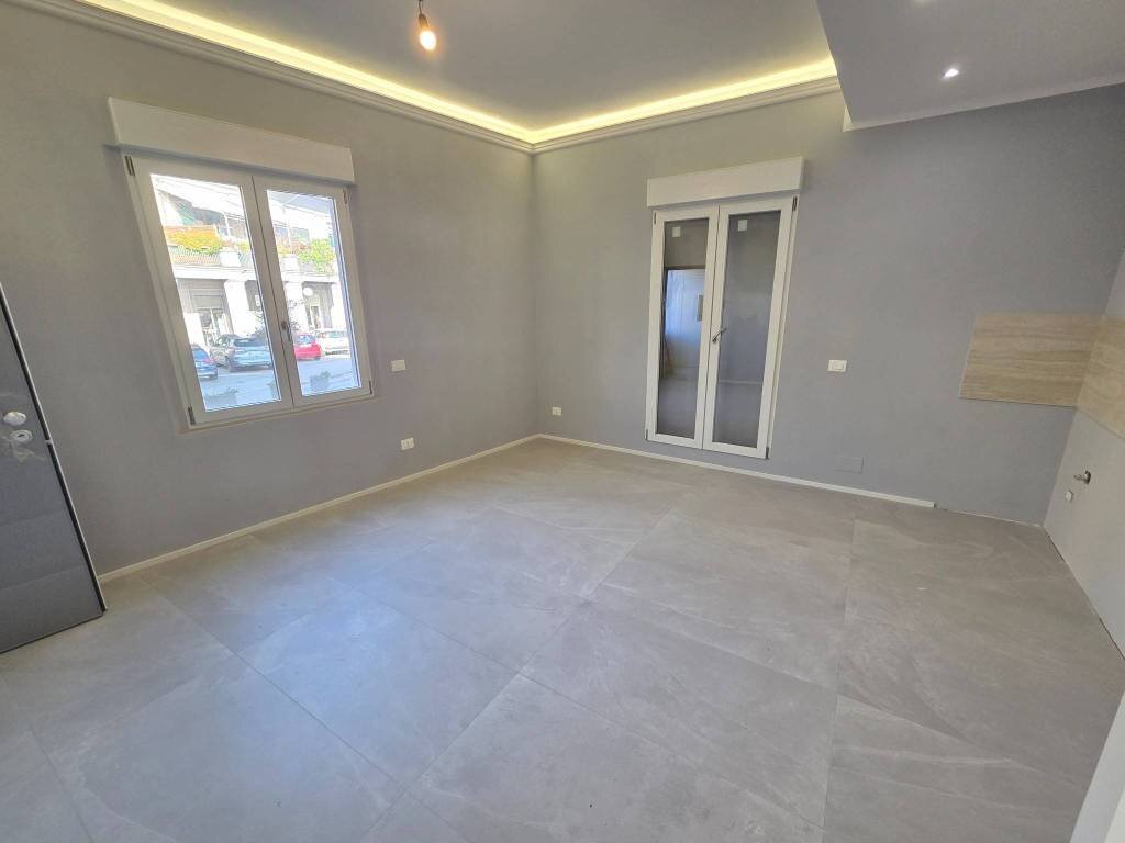 Salone - Trilocale piazza Camillo Benso di Cavour, Signa - foto 3