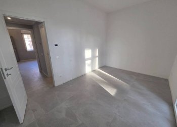 Camera da letto - Trilocale piazza Camillo Benso di Cavour, Signa - foto 17