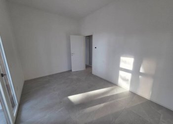 Camera da letto - Trilocale piazza Camillo Benso di Cavour, Signa - foto 28